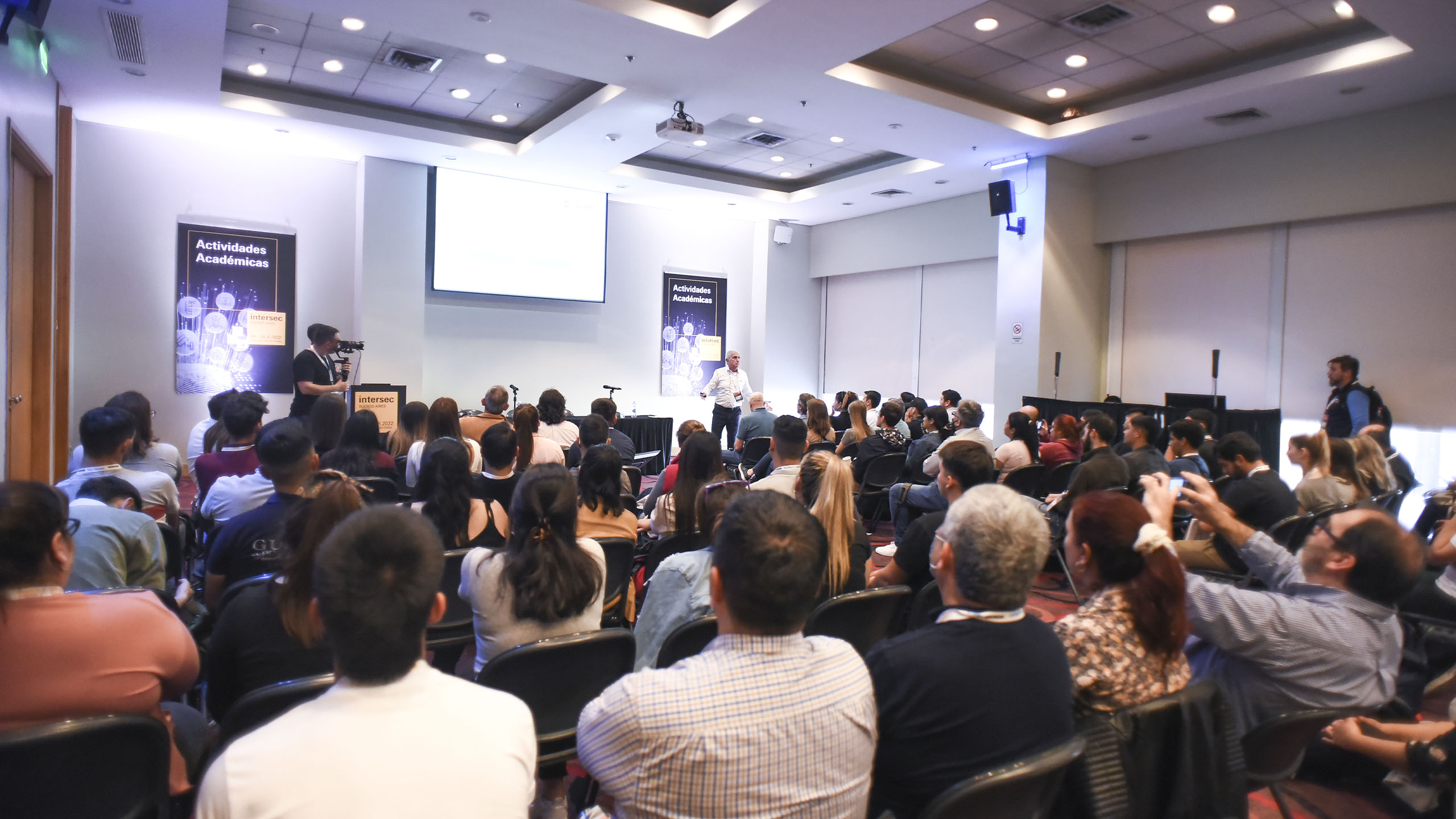 foto de una conferencia en Intersec Buenos Aires